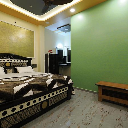 Coconut Homestay Хампи Екстериор снимка