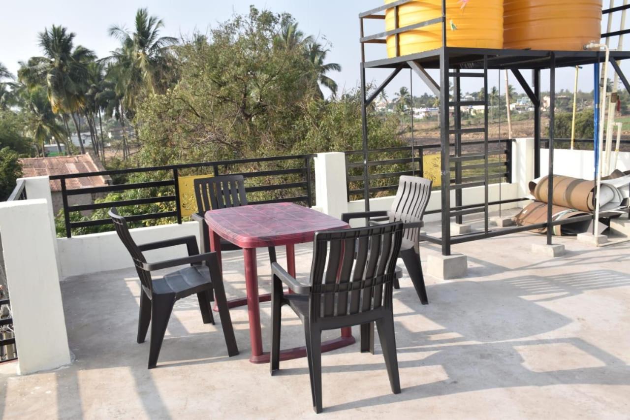 Coconut Homestay Хампи Екстериор снимка