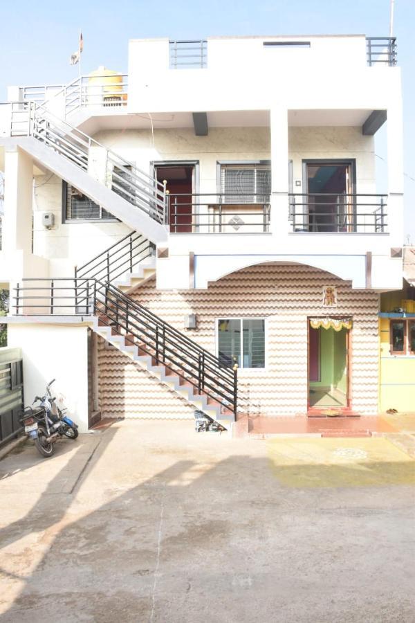 Coconut Homestay Хампи Екстериор снимка