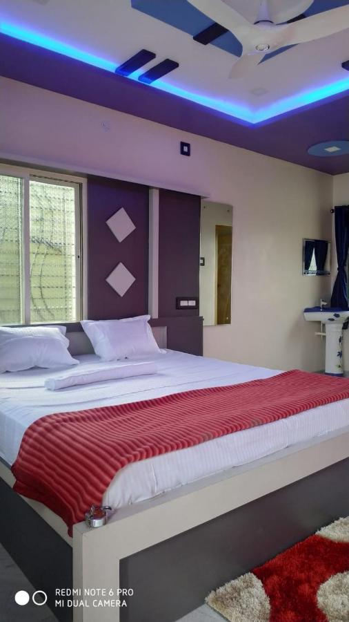 Coconut Homestay Хампи Екстериор снимка