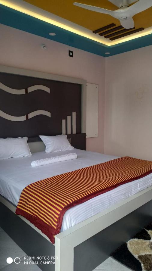 Coconut Homestay Хампи Екстериор снимка