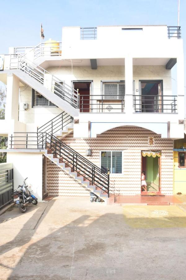 Coconut Homestay Хампи Екстериор снимка