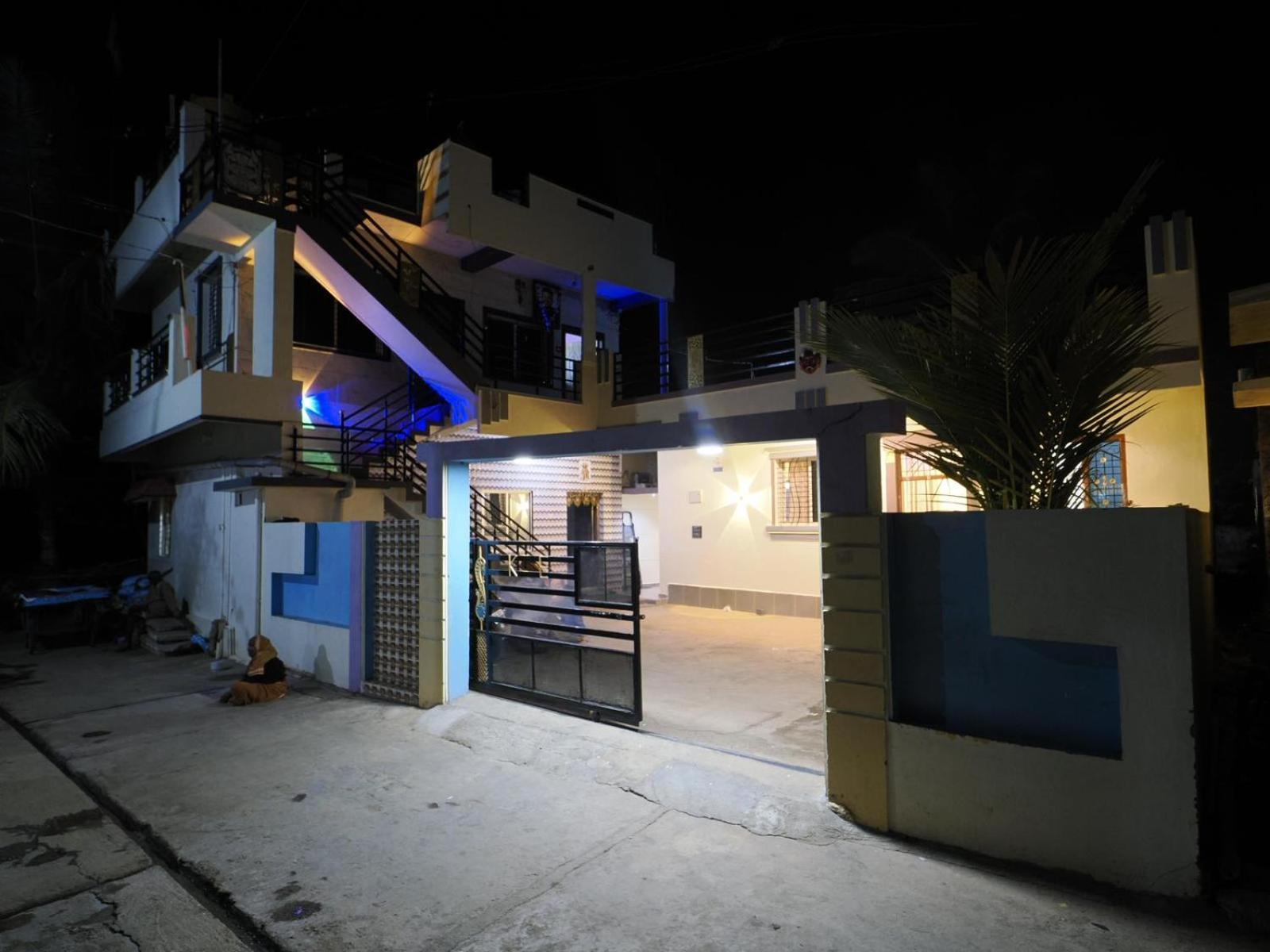 Coconut Homestay Хампи Екстериор снимка